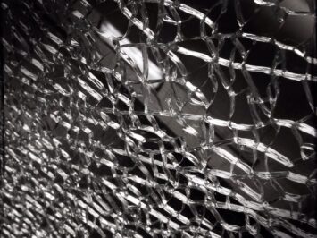 image of broken glass. Maxime Bober / Creative Commons