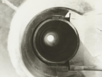 Blik in de loop van een Duits kanon, Anonymous, 1940. From the Rijksmuseum.