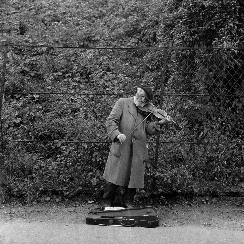 black and white photo of violinist